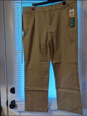 NWT Women's Classic Khaki Trousers Petite